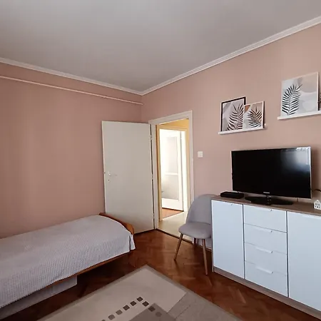 Tulipan Apartment *